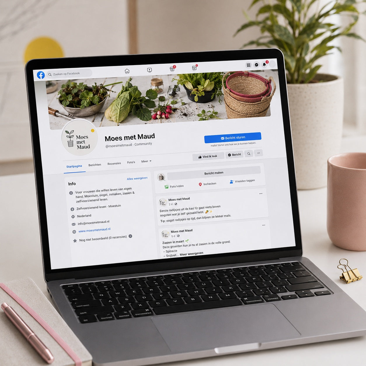 Voorbeeld van een zakelijke Facebook pagina in de Studio Grid Signature Look van De Look Online, met grafische zwart-wit basis, opvallende accenten en herkenbare branding op desktop.
