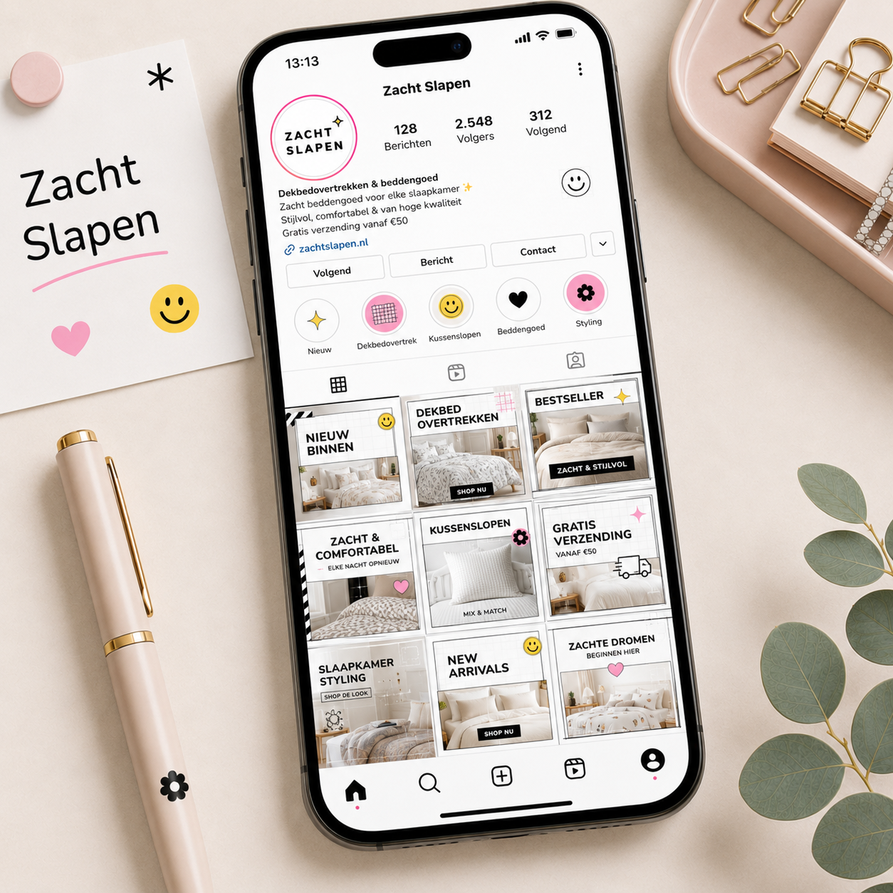 Voorbeeld van een Instagram profiel in de Studio Grid signature look van De Look Online, gemaakt voor ondernemers die hun online zichtbaarheid willen versterken met een grafische, moderne en herkenbare stijl.
